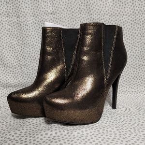 ROCK & REPUBLIC GEORGINE BRONZE HEELED BOOTIE